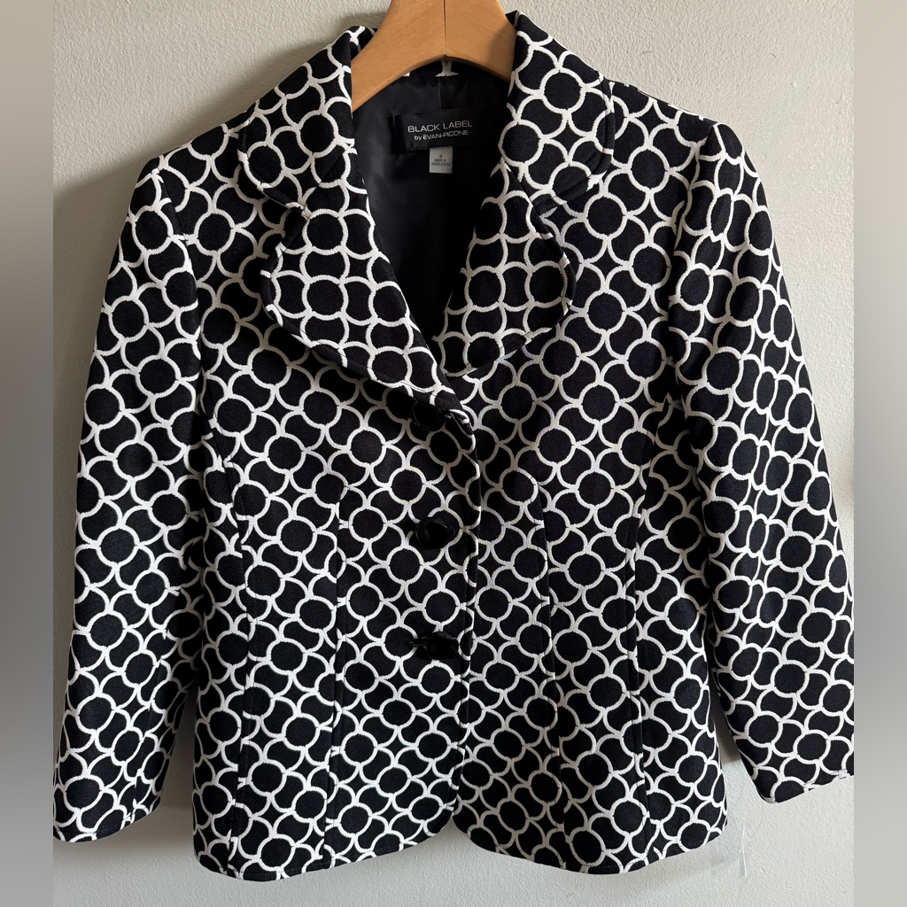 Black Label By Evan-Picone Woman’s 3 Button Blazer Jacket Size 4 New